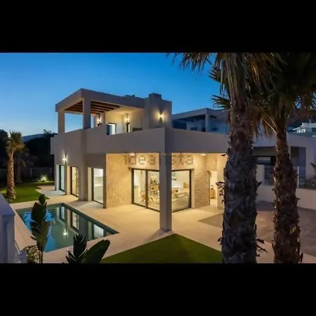 Villa De Lujo Con Piscina *
